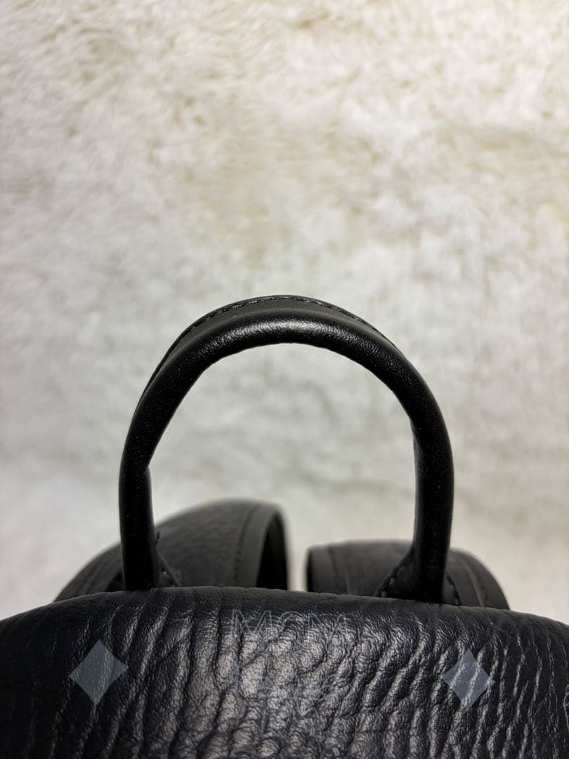 ✨極美品✨ MCM サイドスタッズ付き バックパック 総柄　黒