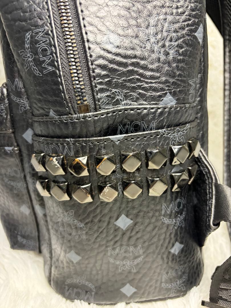 ✨極美品✨ MCM サイドスタッズ付き バックパック 総柄　黒