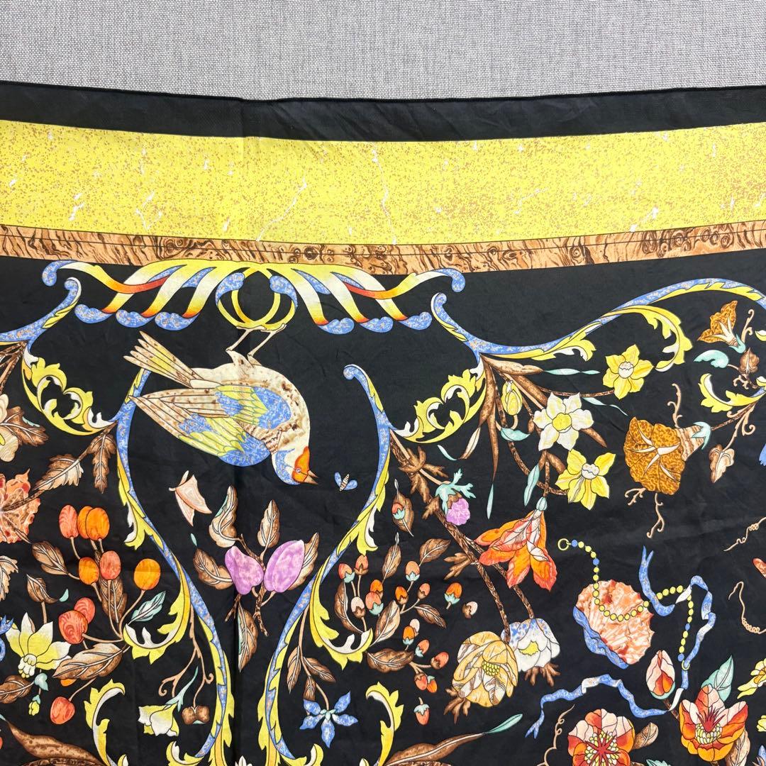 美品 HERMES エルメス カレ90 東洋の石と西洋の石細工 スカーフ 黒