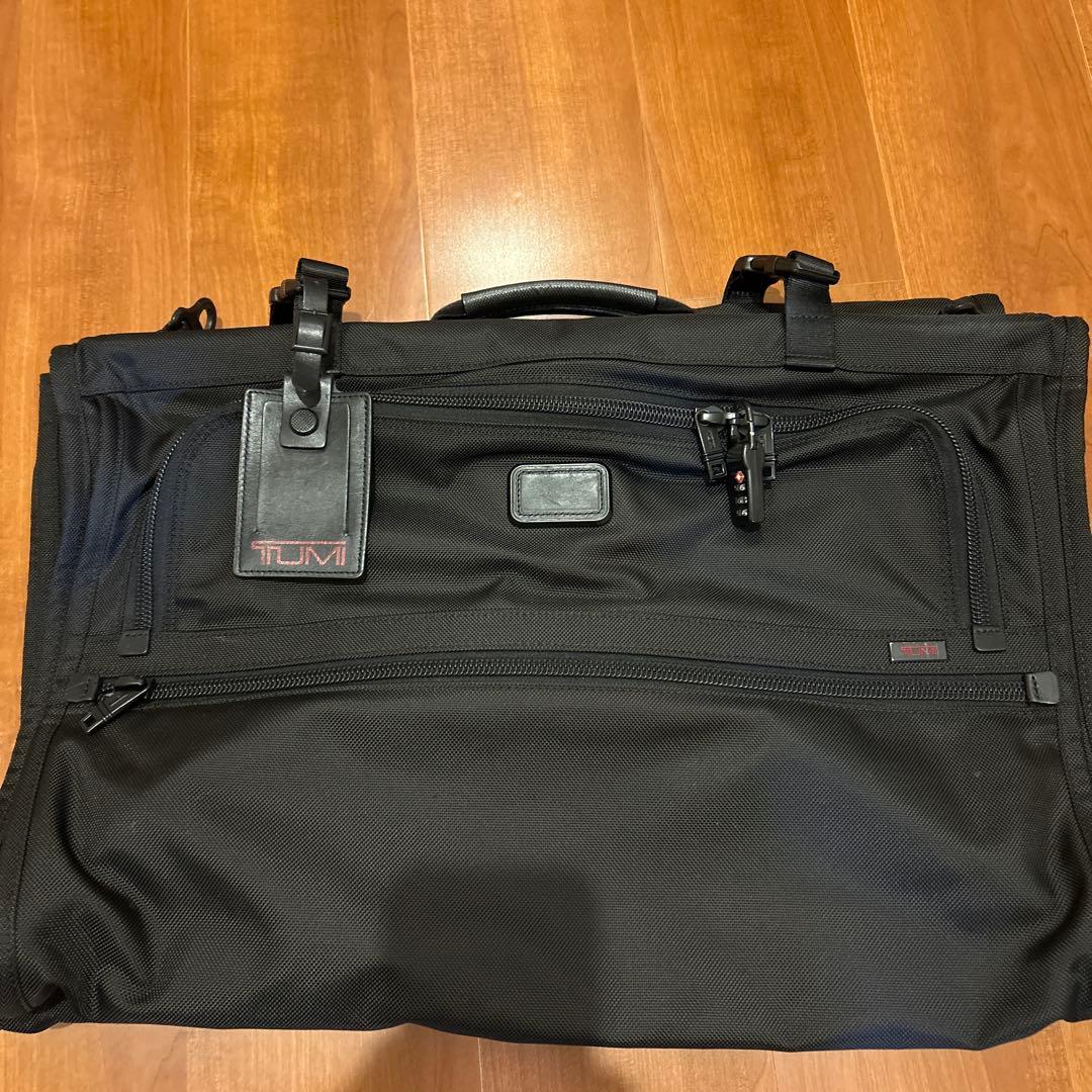 【美品】TUMI ブラック ガーメントバッグ