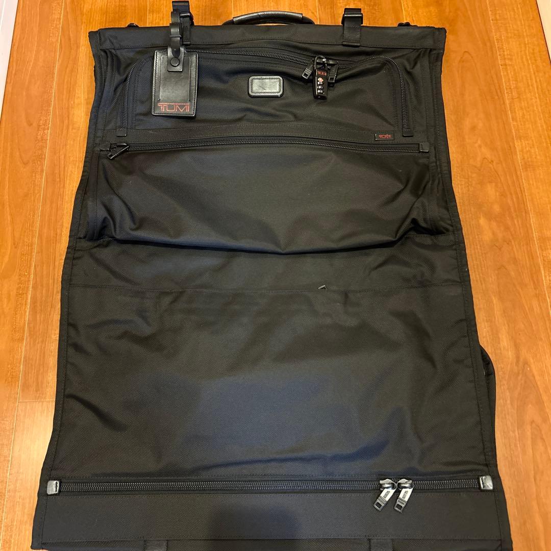 【美品】TUMI ブラック ガーメントバッグ