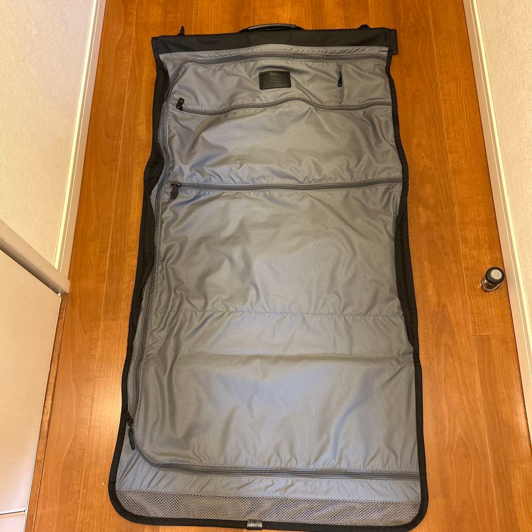 【美品】TUMI ブラック ガーメントバッグ