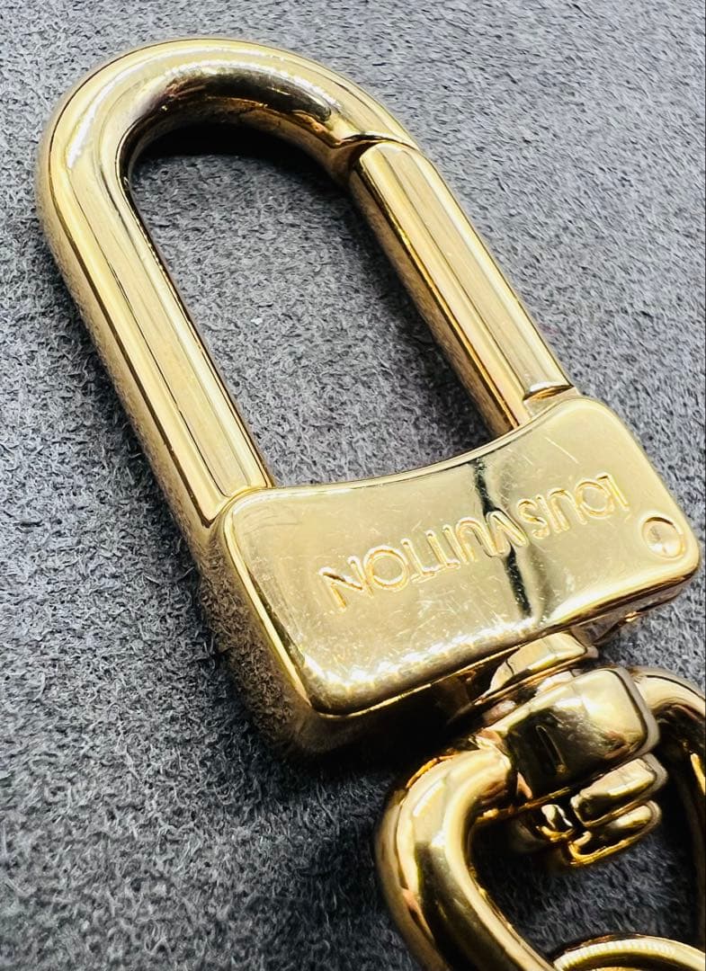 値下げ中　ルイヴィトン LOUIS VUITTON キーリング M68000