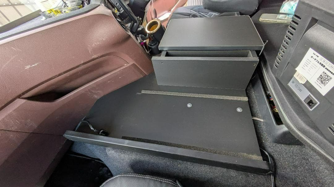 新型 17 グランドプロフィア 保冷庫対応　コンソールテーブル パイプ有り