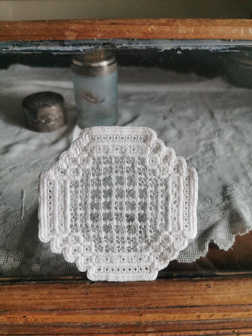 アンティーク 北欧ハーダンガー刺繍レース コースター 透かし四つ葉クロスドイリー