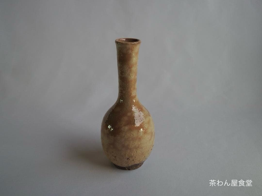 13代田原陶兵衛造『萩焼掛鶴首花入』（共箱）