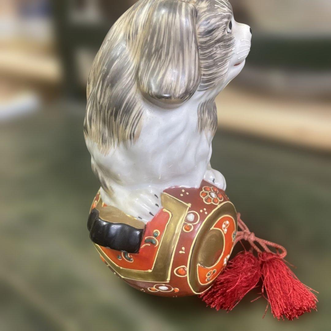 九谷焼犬と小槌　陶器製犬の置物 赤い飾り玉付き　石川県伝統工芸　日本美術　骨董