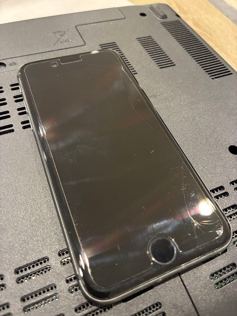 iPhone 8 64GB ケースカバー　ガラスフィルム付き