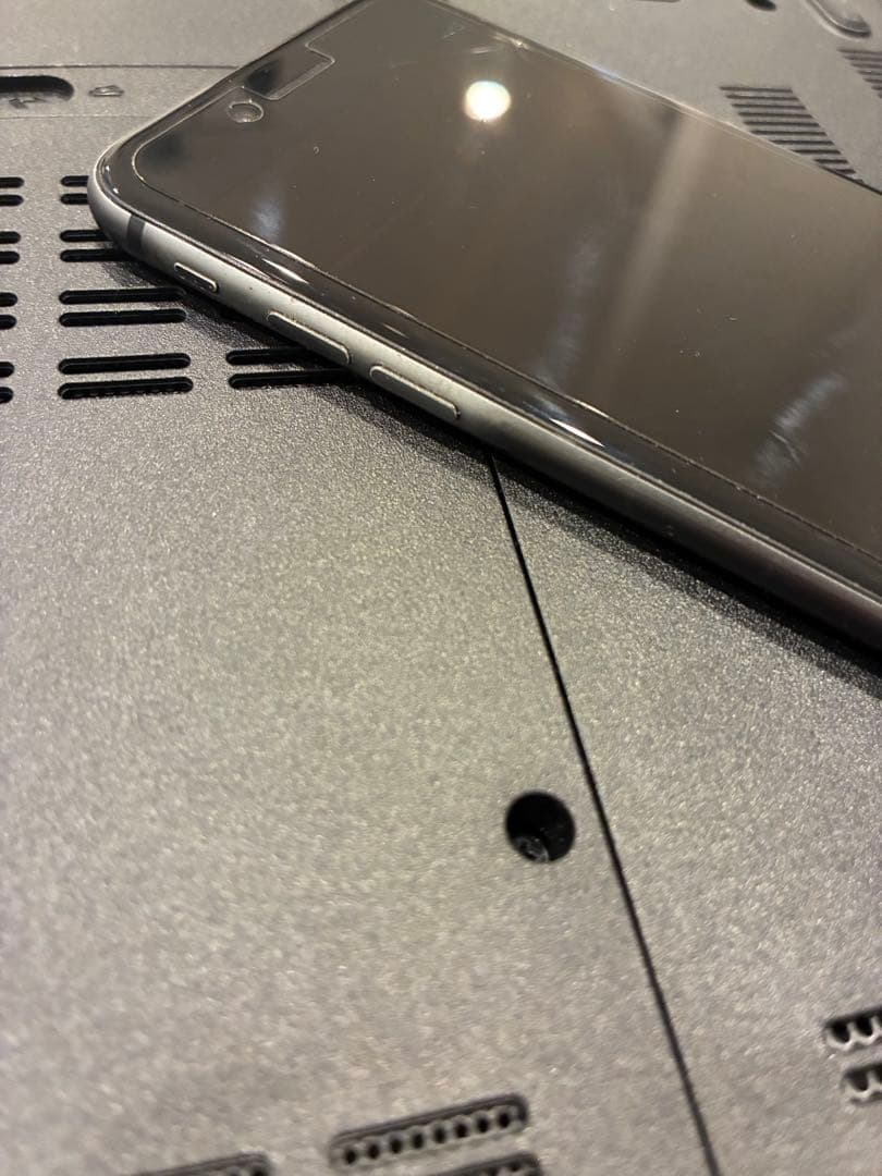 iPhone 8 64GB ケースカバー　ガラスフィルム付き