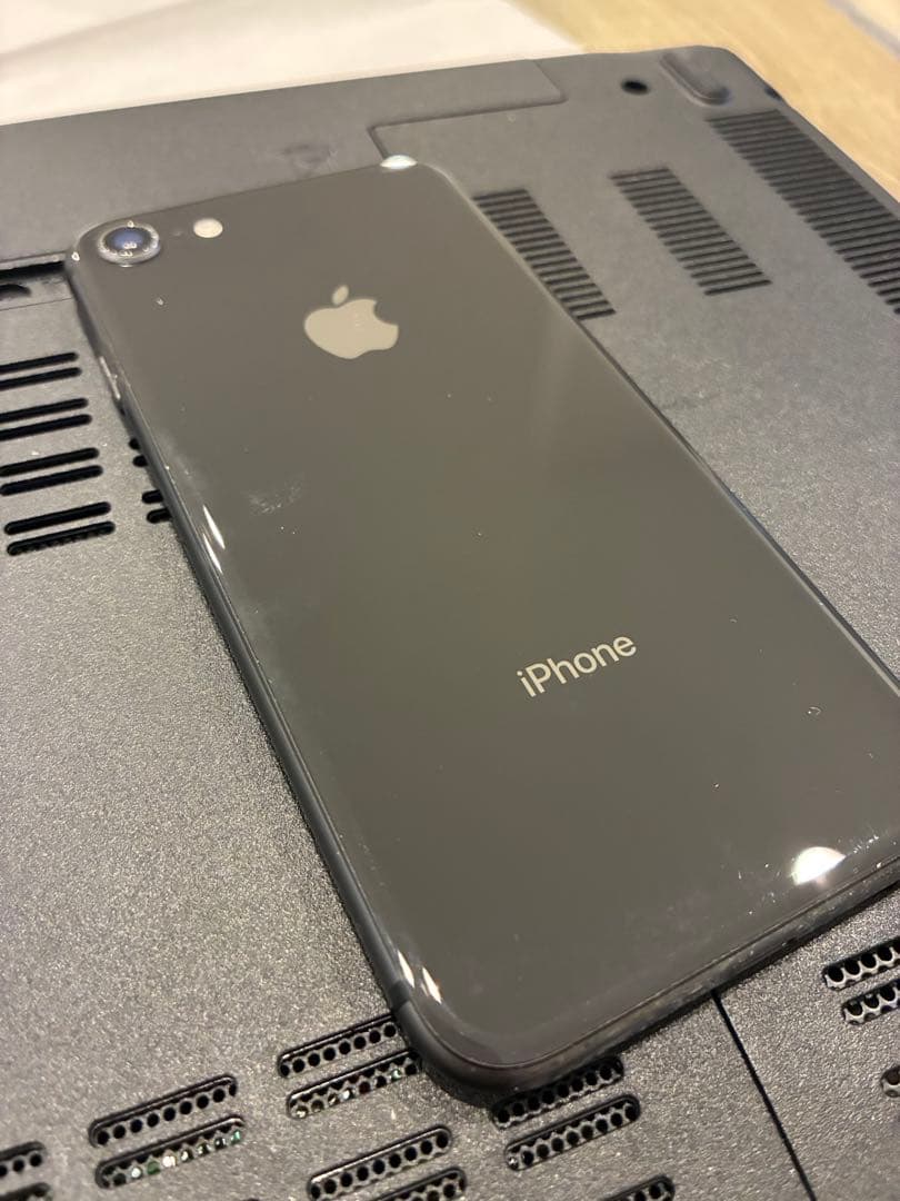 iPhone 8 64GB ケースカバー　ガラスフィルム付き