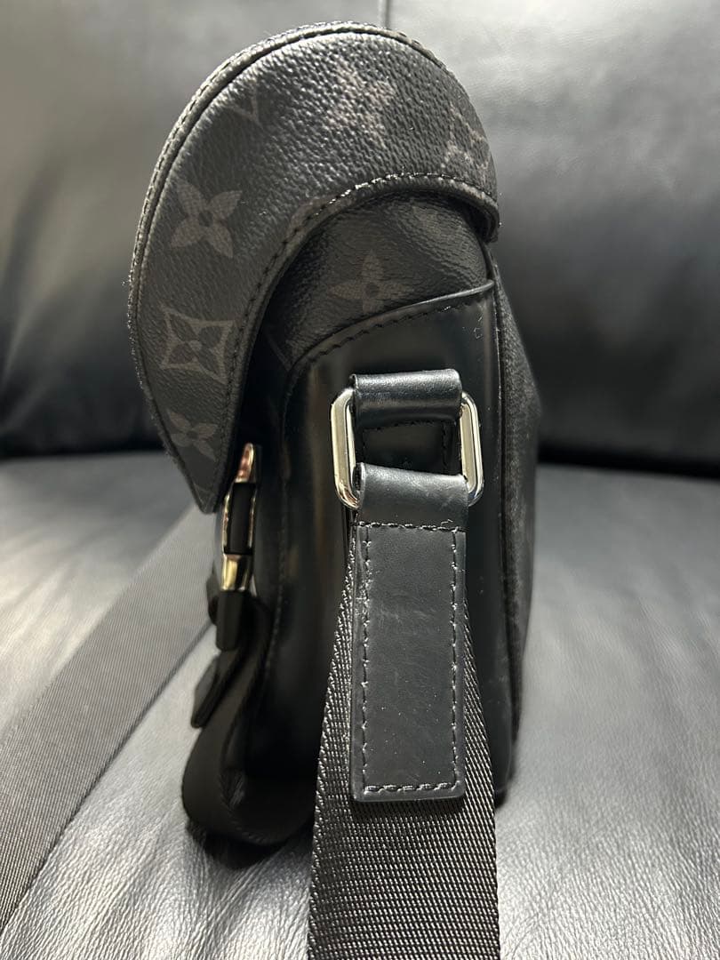 VUITTON モノグラム エクリプス メッセンジャー　ヴォワヤージュPM