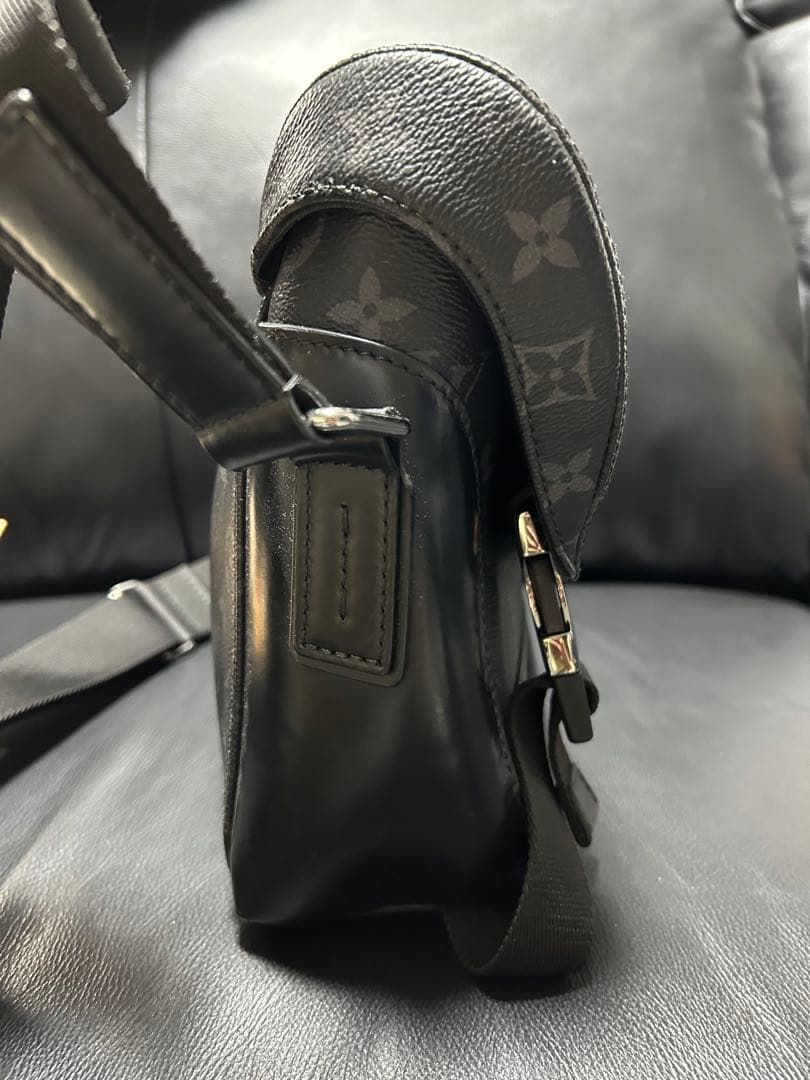 VUITTON モノグラム エクリプス メッセンジャー　ヴォワヤージュPM