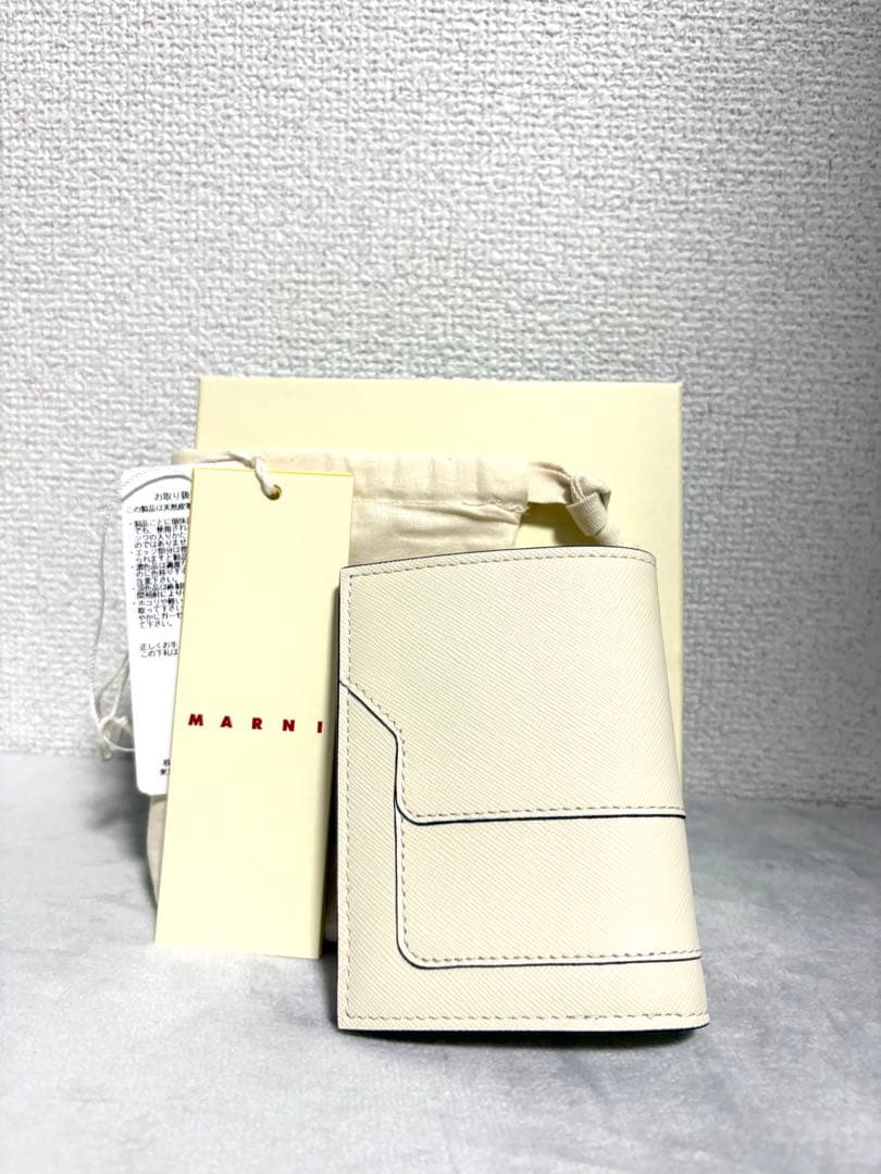 【未使用・付属品付き】MARNI サフィアーノ二つ折り財布 アイボリー