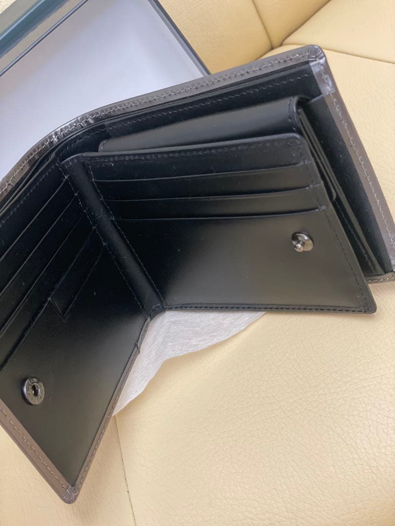   【新品】メンズ折り財布