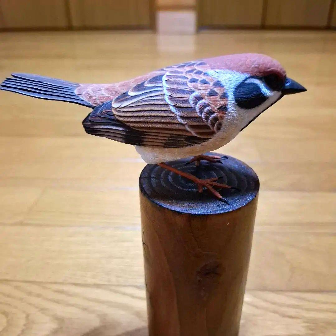 スズメのバードカービング　 木製彫刻リアルな鳥の置物 木製