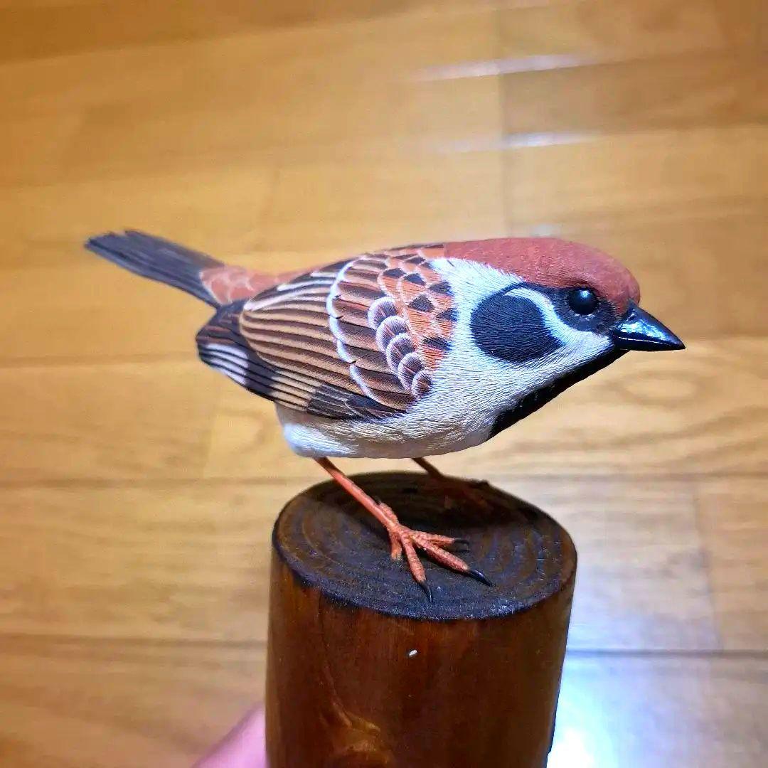 スズメのバードカービング　 木製彫刻リアルな鳥の置物 木製