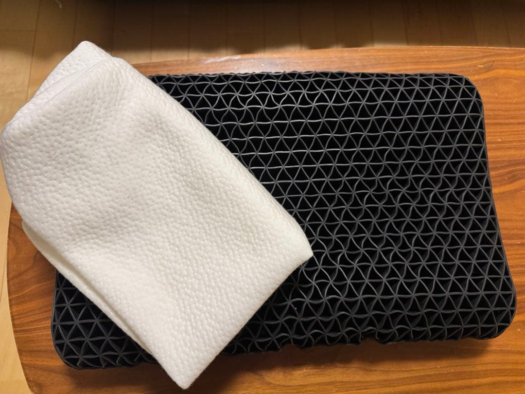 ヒツジのいらない枕 メッシュ構造 黒