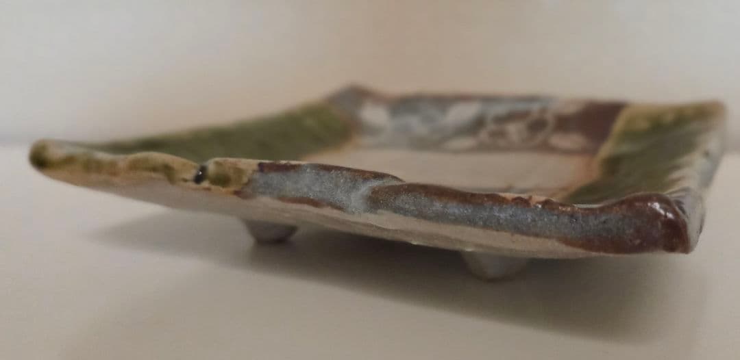 織部 玉山窯 玉置保夫 四角皿 脚付 椿 四方皿