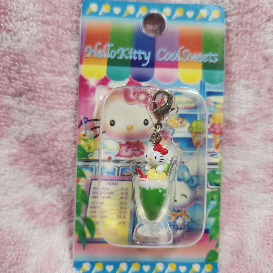 ハローキティ　ファスナーマスコット　クリームソーダ