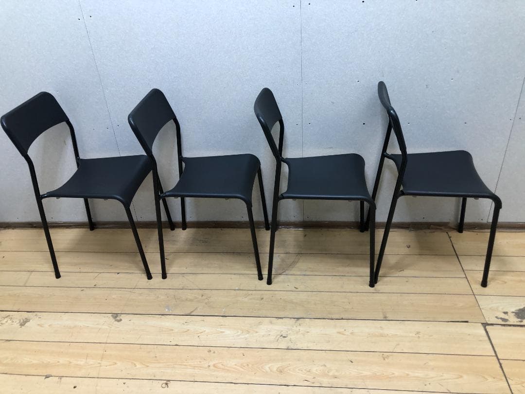 送料無料 スタッキングチェア 4脚セット 樹脂座面 スチール脚 251005