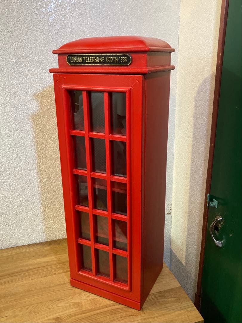 ロンドン　テレフォンブース　電話ボックス　棚　キャビネット