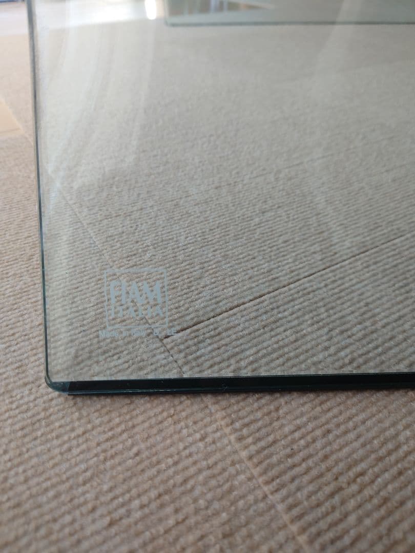 ＦＩＡＭ　フィアム　ガラス　テーブル