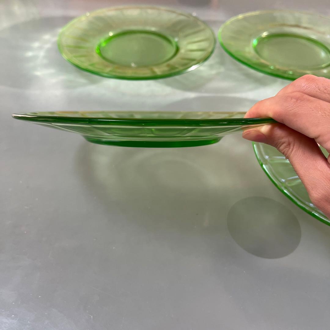 ウランガラス　ケーキ皿