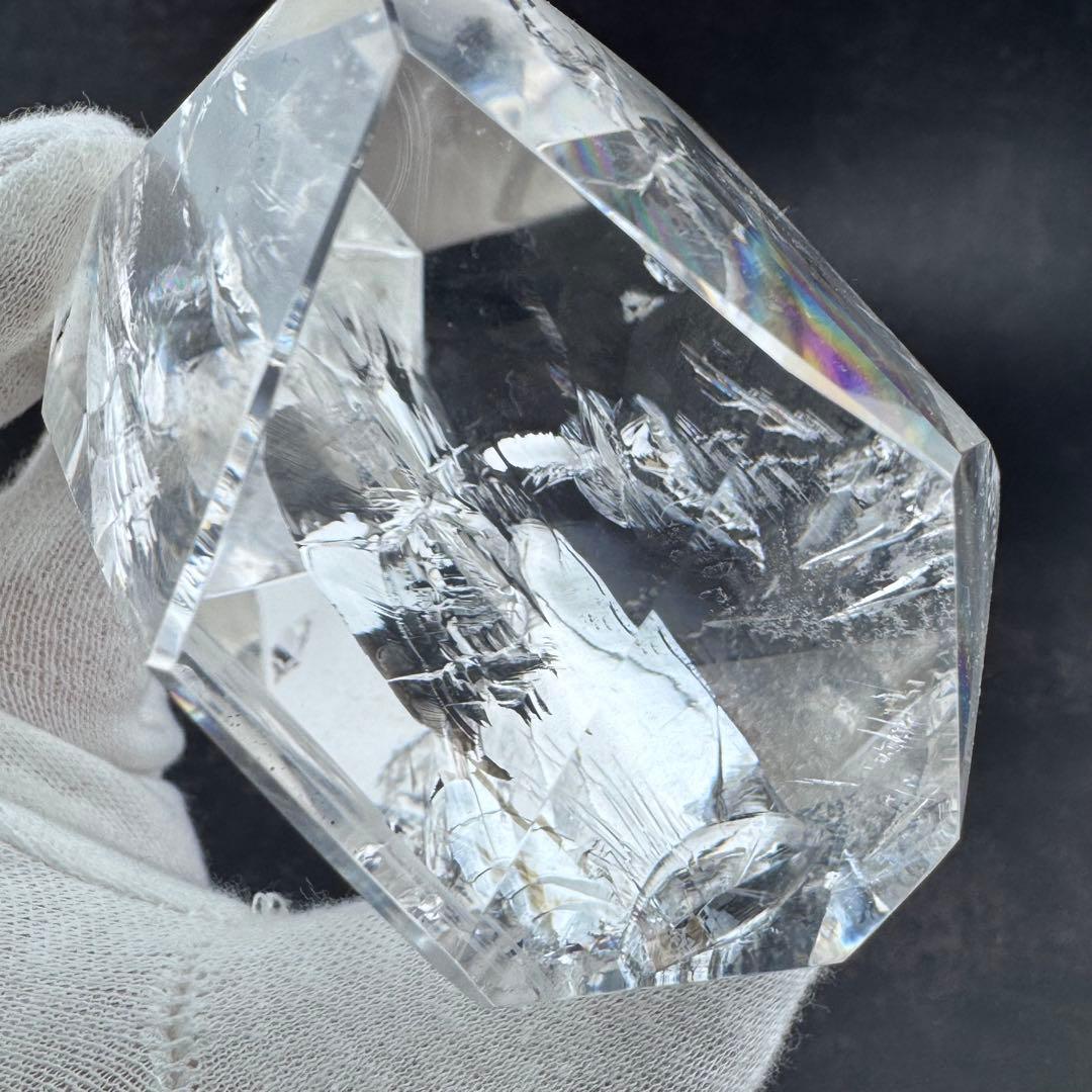 G-131虹&ラダー入り透明水晶フリーフォーム原石　アイリスクォーツ台座箱セット