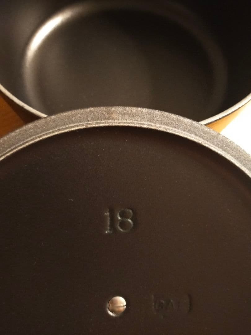 Le Creuset ブラック 両手鍋 18cm