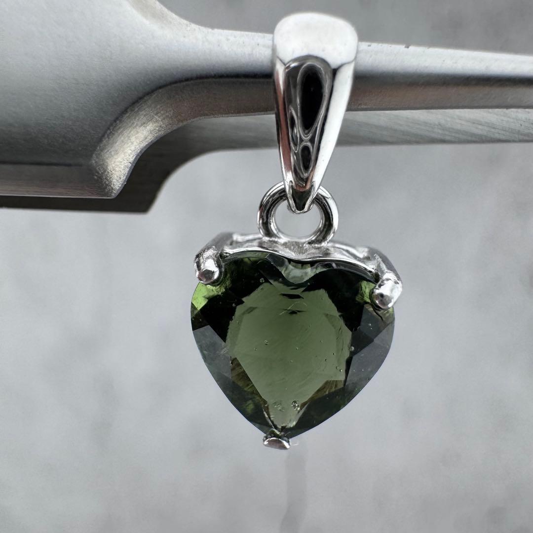 P-37モルダバイト ハート型 ペンダントトップ 隕石　天然ガラス　s925