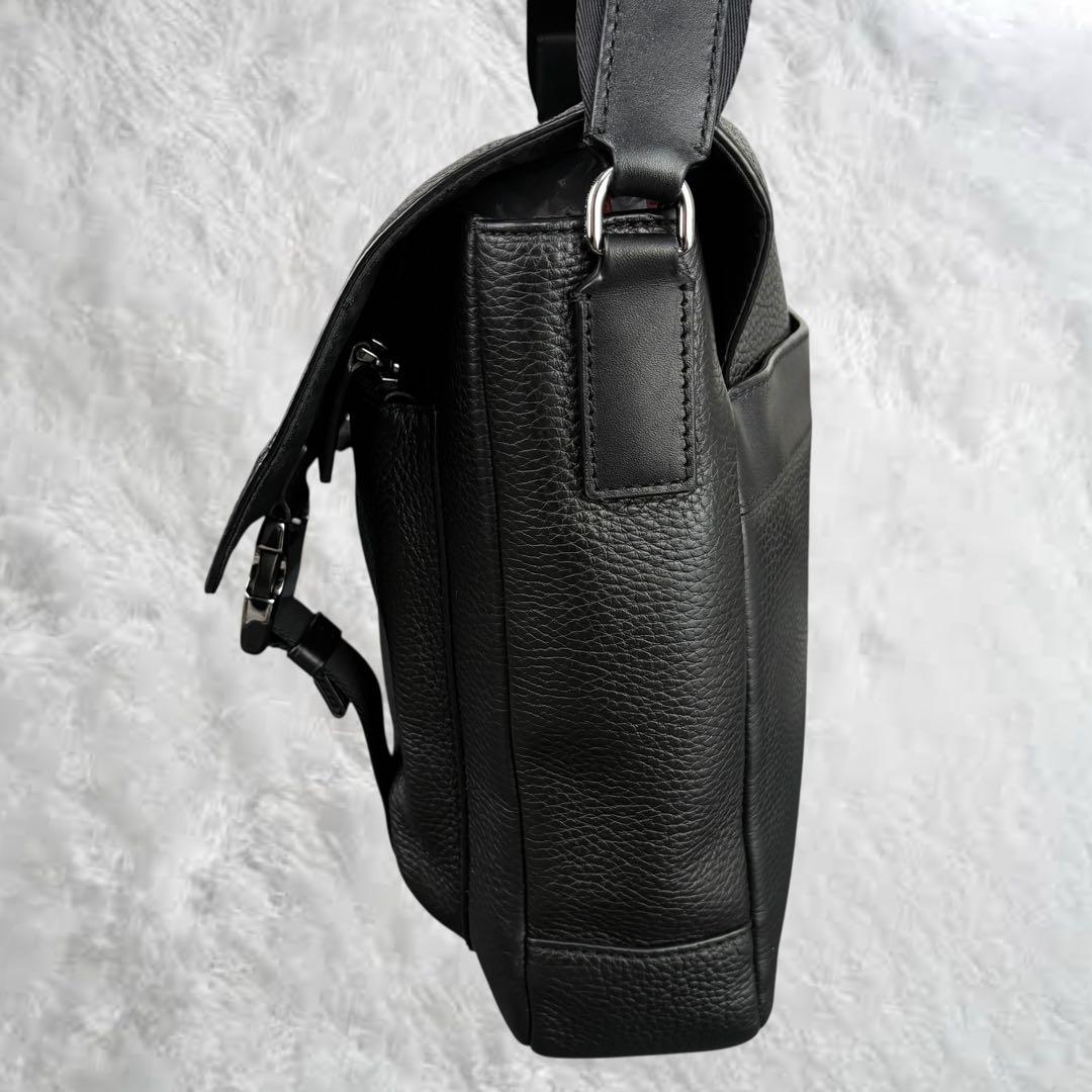 美品✨マイケルコース　レザー メッセンジャーバッグ ブラック シボ　シルバー金具