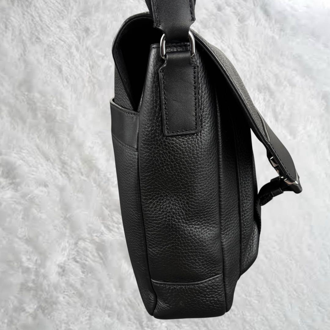 美品✨マイケルコース　レザー メッセンジャーバッグ ブラック シボ　シルバー金具