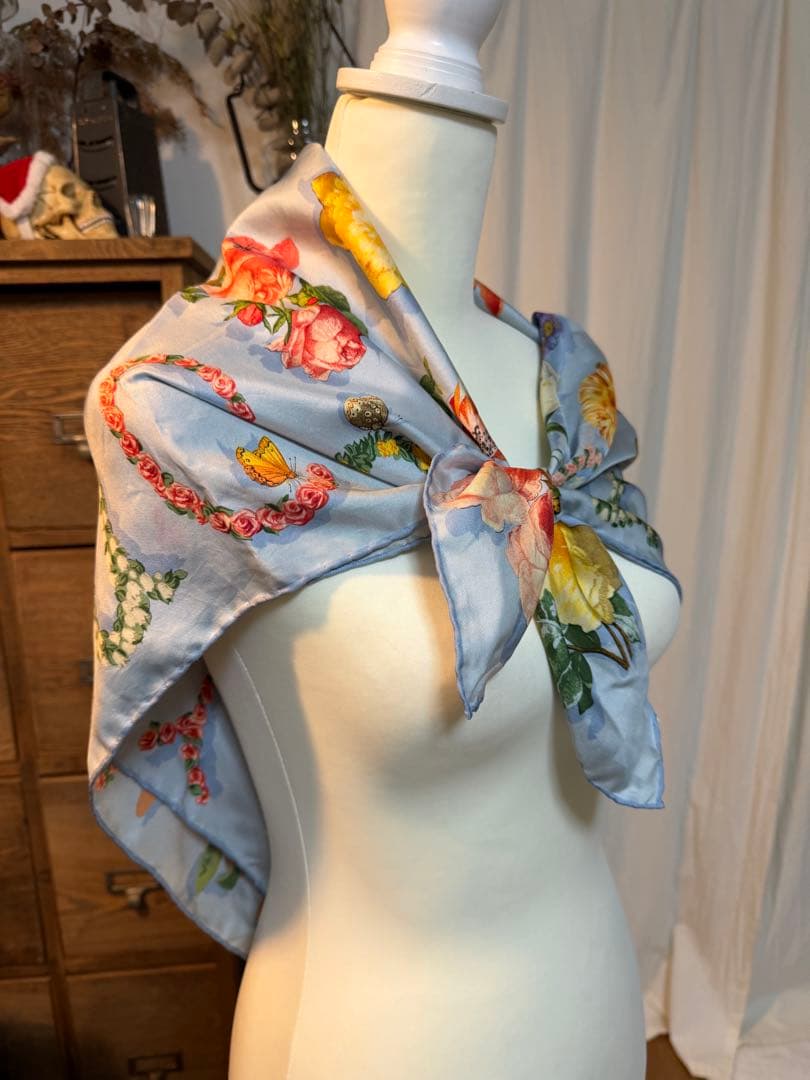 GUCCI 花柄 昆虫　大判　シルクスカーフ