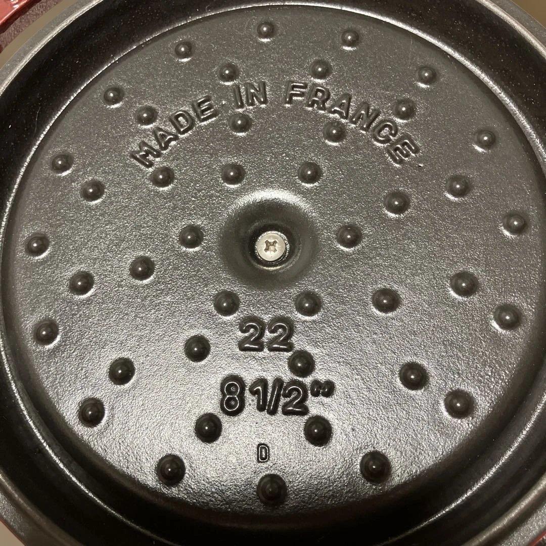 新品未使用　staub 赤い両手鍋 約22cm.2.6Ｌ
