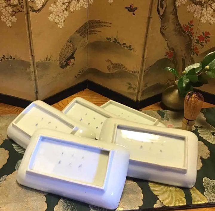 A491. 古伊万里　染錦手　山葡萄に蝶紋様　　隅入　7寸　角皿　5枚　（箱付）