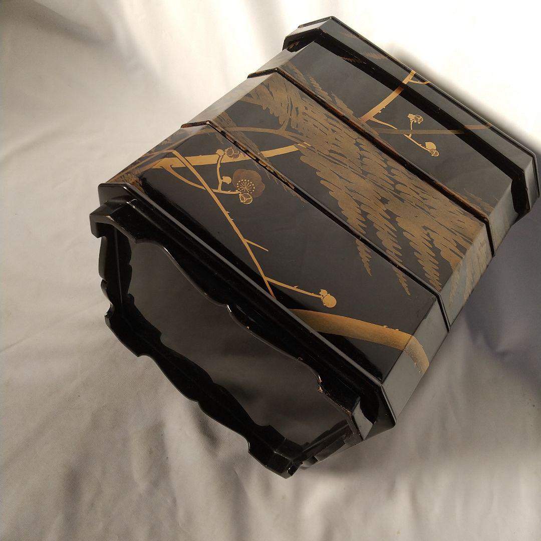 漆器　三段重箱　安政5年？　 黒地に金色の植物模様　やや傷あり