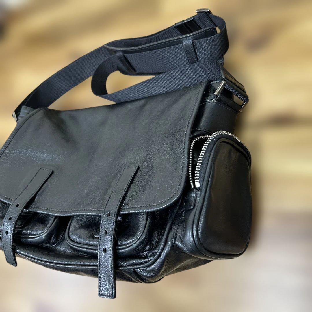 希少　プラダ　PRADA ブラック メッセンジャーバッグ　バッファロー革　黒