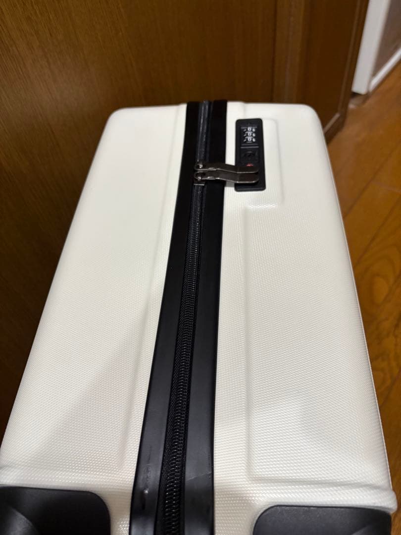 阪神タイガース　TIGERS ホワイト　キャリーケース 小型　新品未使用