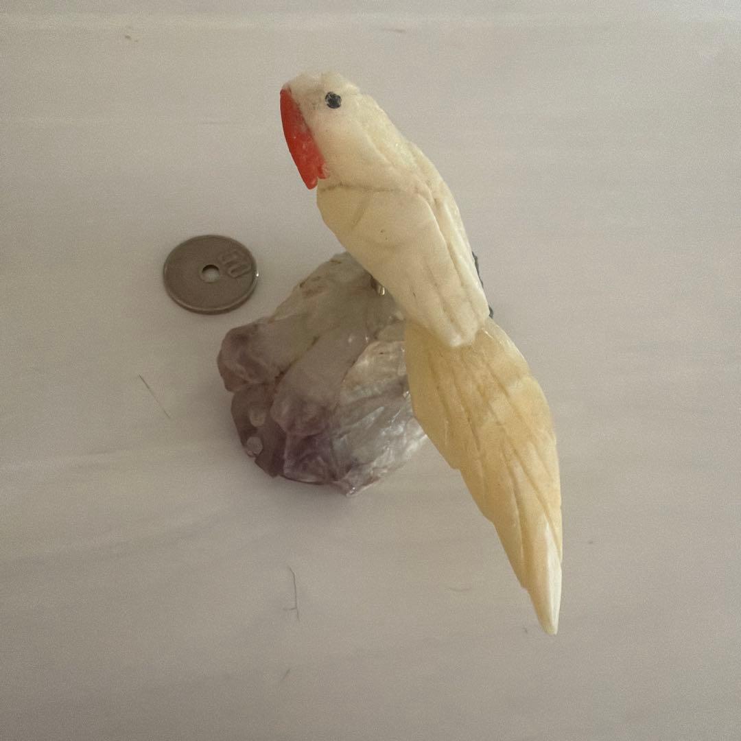 石で作られた鳥