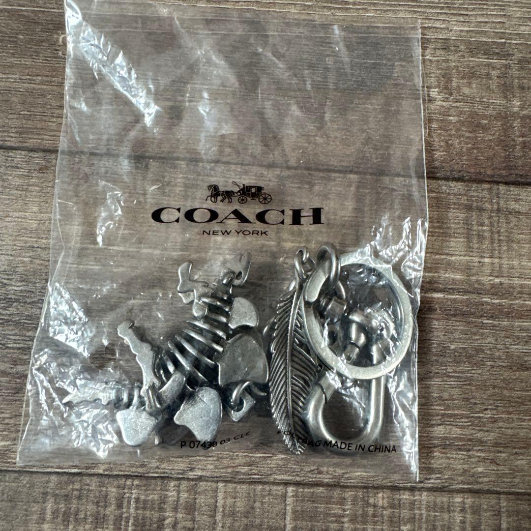 未使用品コーチ恐竜 レキシー キーホルダー チャームステゴサウルス COACH