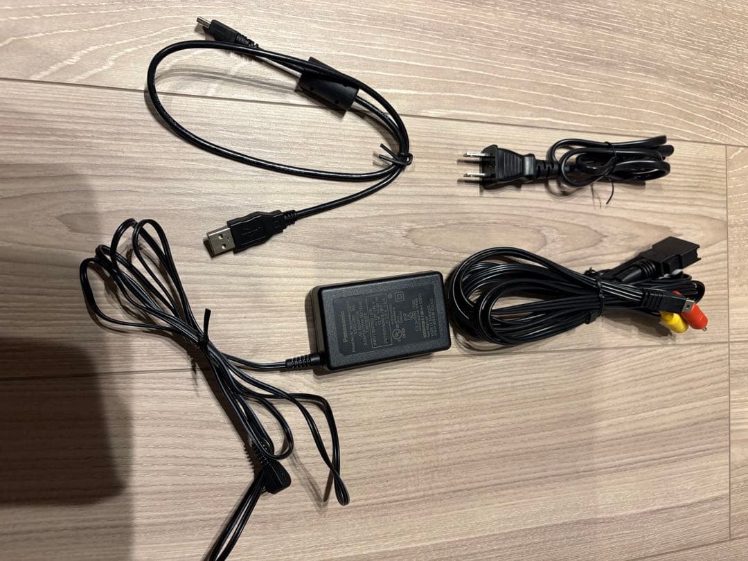 Panasonic V300M 32GB デジタルフルハイビジョンカメラ