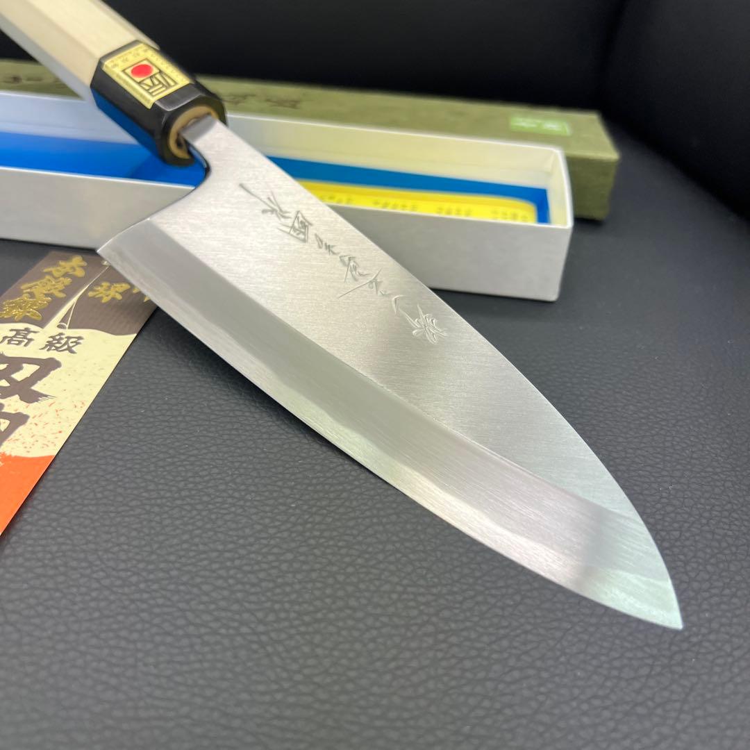 ★新品未使用★堺打刃物青鋼出刃包丁150mm五寸水牛白八角柄右片刃堺の化粧箱入