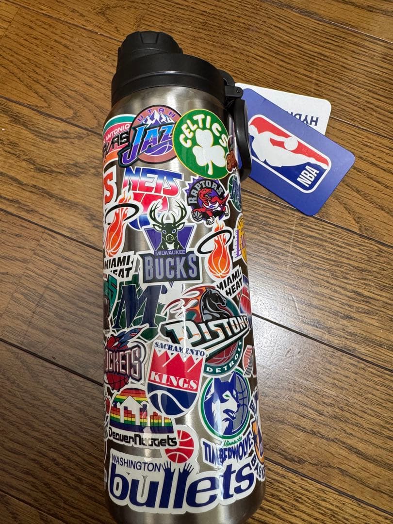 Hydrapeak NBA ステッカープリント 26オンスドリンクボトル