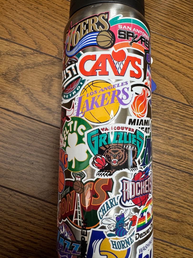 Hydrapeak NBA ステッカープリント 26オンスドリンクボトル