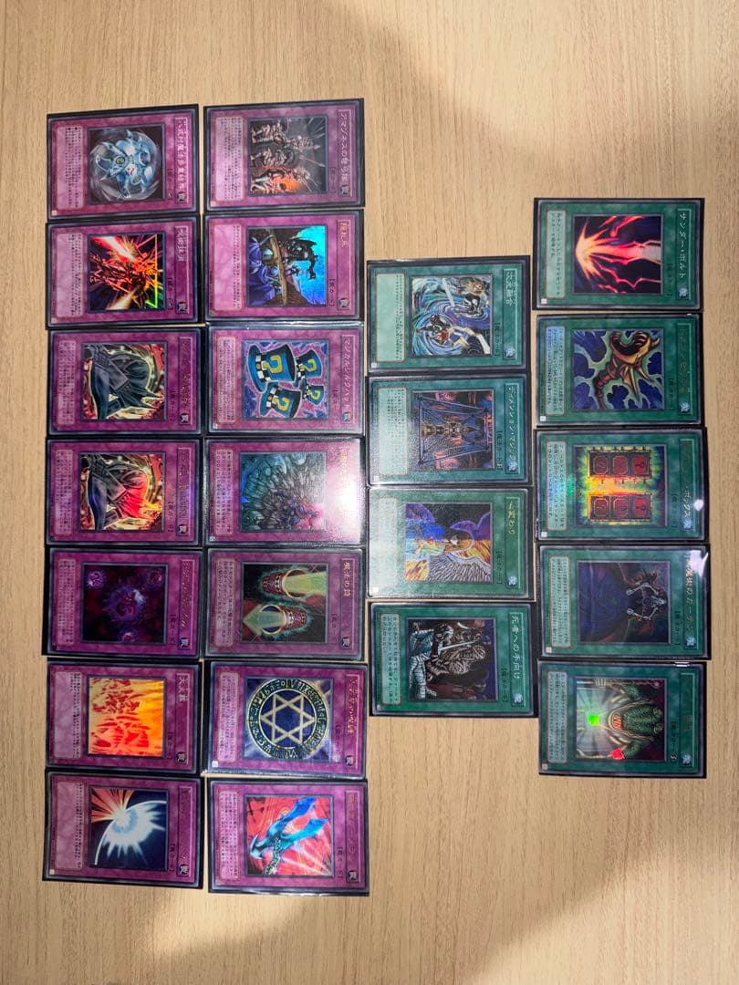 遊戯王カードまとめ売り 初期〜旧枠 ブラマジレリーフ含むキラ多数131枚
