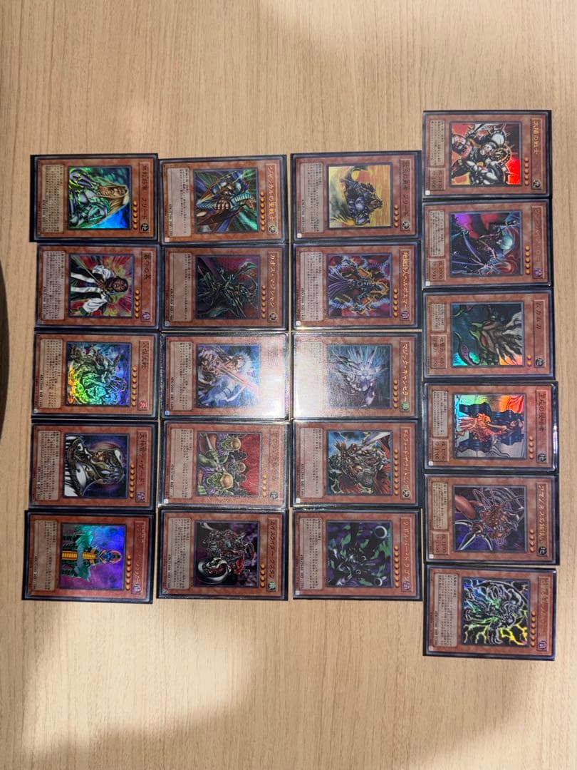 遊戯王カードまとめ売り 初期〜旧枠 ブラマジレリーフ含むキラ多数131枚