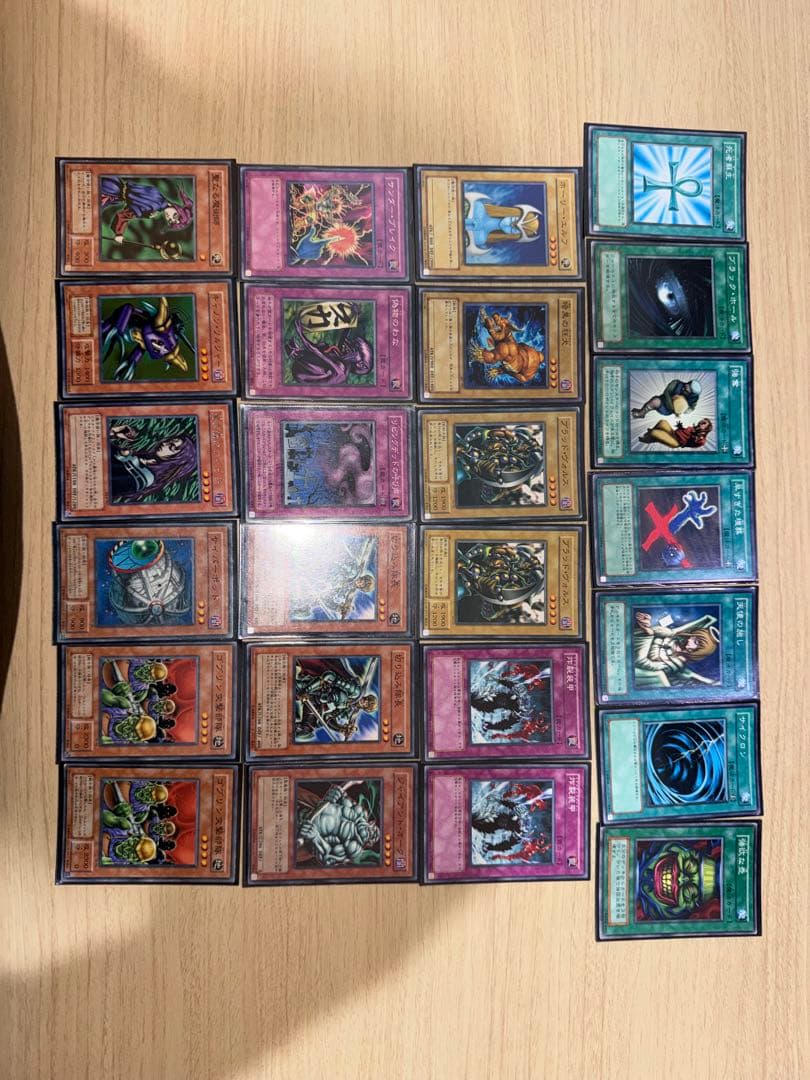 遊戯王カードまとめ売り 初期〜旧枠 ブラマジレリーフ含むキラ多数131枚