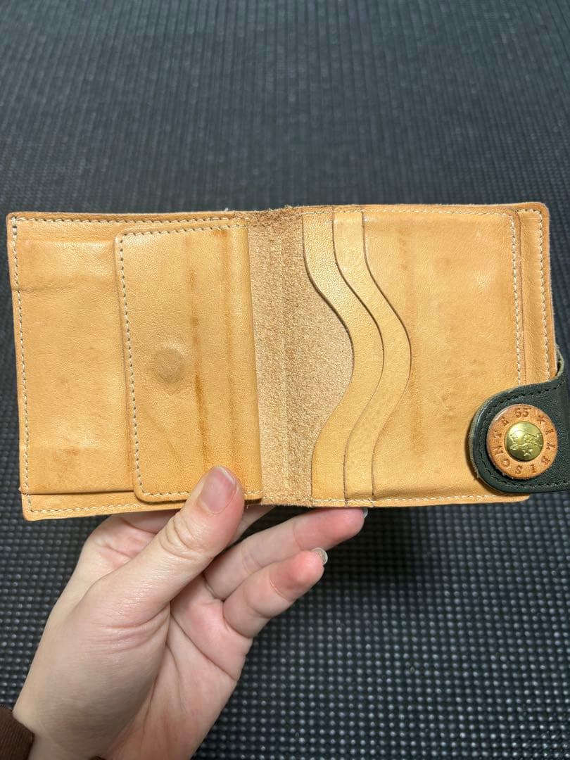 イルビゾンテ 限定モデル レザー 二つ折り財布