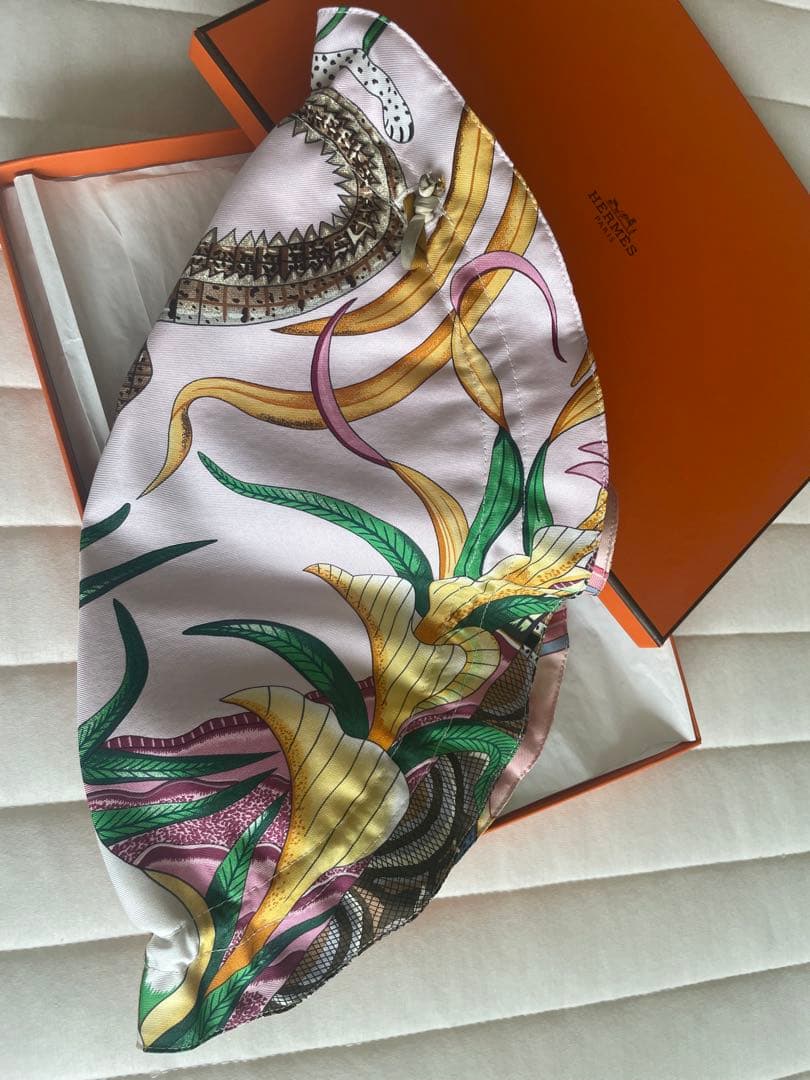 p*o様 エルメスHERMES シルク巾着ポーチ