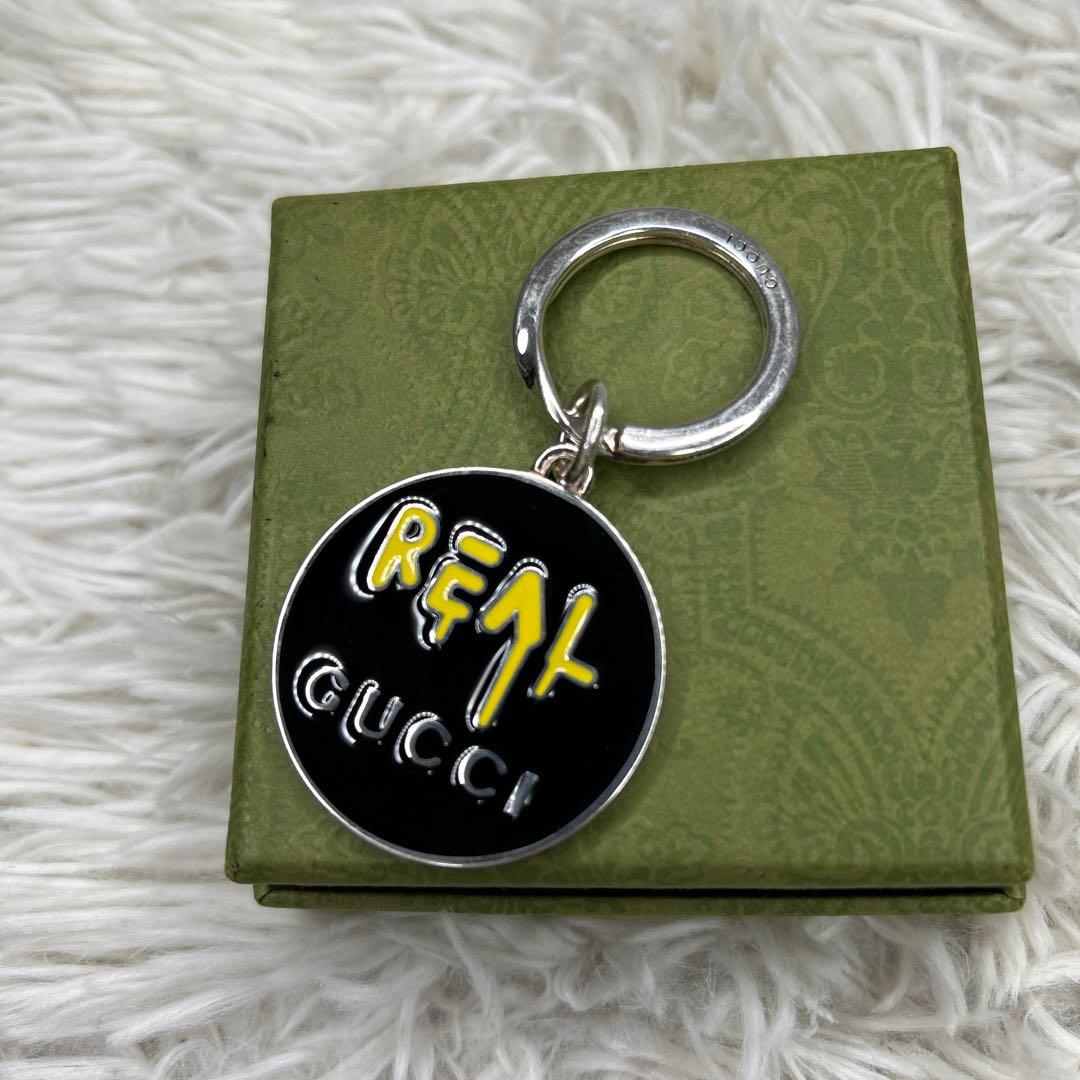 GUCCI REAL キーホルダー　チャーム　ロゴ　シルバー　LIFE IS